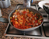 Foto del paso 1 de la receta: Habichuelillas con pisto fácil y gambas cocidas