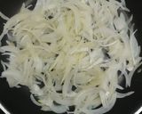 รูปขั้นตอนการทำที่ 1 ของ Onion Consomme Soup