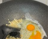 รูปขั้นตอนการทำที่ 3 ของ ผักโขมผัดไข่