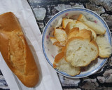 Foto langkah ke 1 dari resep Cheese and beef bread pudding.