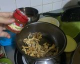 A picture of step 5 of Cream based pasta (Melayu style lol).