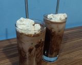 Foto langkah ke 5 dari resep Ice Choco + Ice Mocca Latte ala Mama Zazizu.