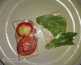 A picture of step 2 of Vegetable bread sandwich.