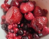 Vaníliás grízpuding erdei gyümölcsös mártással 🍓 🫐🍒 recept fázis 3 fotója