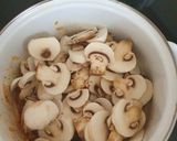 Tejfölös kolbászos gomba paprikás recept fázis 2 fotója
