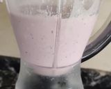 Foto del paso 2 de la receta: Licuado proteico🍓🍌🫐