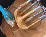 Foto del paso 2 de la receta: Helado de crema chocotorta 🍦Dulce de leche y queso crema con "granizado" de Chocolinas®🍨3 ing