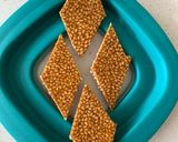 તલ ની ચીકી (Til Chiki Recipe In Gujarati) રેસીપી સ્ટેપ3ફોટો