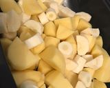 Une image de l'étape 1 de Purée pomme de terre et panais.