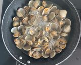 Foto del paso 3 de la receta: Berberechos al vino blanco