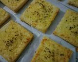 Foto langkah ke 5 dari resep Garlic Bread homemade.