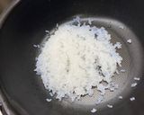 A picture of step 1 of Fried konjac rice.