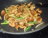 洋蔥炒蠔油香菇的食譜步驟2照片