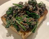 A picture of step 3 of Mushroom, spinach and chestnuts on toast.