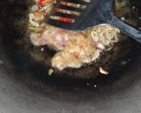 Foto langkah ke 4 dari resep Mi Goreng Sosis.