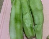 A picture of step 1 of Turaii (Ridge gourd) with kalonji and curry leaf.