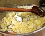 Medvehagyma krémleves recept fázis 2 fotója
