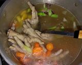 Foto langkah ke 2 dari resep 80. Sup ayam ceker.