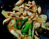 รูปขั้นตอนการทำที่ 3 ของ อกไก่ผัดหน่อไม้ดอง