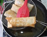 A picture of step 7 of Chicken Spring Roll.