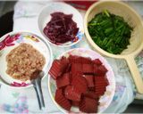 รูปขั้นตอนการทำที่ 1 ของ ต้มเลือดหมูกุยช่ายหมูสับตับหมู
