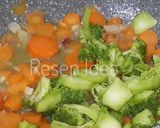 Foto langkah ke 8 dari resep Tumis Brokoli Wortel.