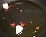 A picture of step 1 of Spaghetti chitarra al sugo di scampi.