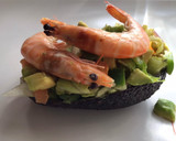 Foto del paso 3 de la receta: Tapa: ensalada de aguacate con langostinos