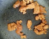 Foto del passaggio 2 della ricetta Pollo alla Stroganoff