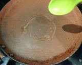 A picture of step 3 of Tomato dosa.