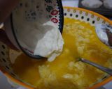 Foto langkah ke 4 dari resep Banana Muffin dengan Yoghurt (Tanpa Mixer).