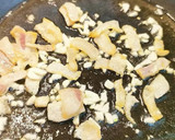 Foto del paso 2 de la receta: Rovellons  salteados con  Jamón  ibérico