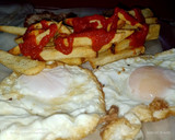 Foto del paso 3 de la receta: Un clásico, huevos fritos con patatas y lomo