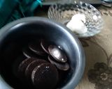 Foto langkah ke 1 dari resep Dessert Cup Oreo ala Mira.