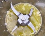 Foto del paso 1 de la receta: Tosta de pimientos con su pilpil y gulas en TMX