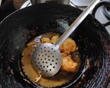 A picture of step 3 of Pakoda kadhi.