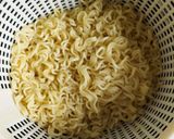 Foto langkah ke 2 dari resep Mi Kuah Keju ala Warunk Upnormal.