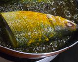 Gambar langkah 1 resipi 26:9:26 - Kepala ikan susu goreng.