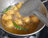 A picture of step 3 of Moong dal Bhajiya.