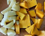 A picture of step 2 of Pumpkin flower cutlets.