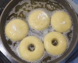 Foto langkah ke 4 dari resep Donat Kentang.