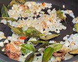 Foto langkah ke 3 dari resep Cumi asin oseng pete pedas.