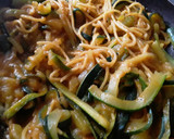 Foto del paso 5 de la receta: Espaguetis🍝 de calabacín🥒🌶 en salsa🍝de tomate🍅🤔