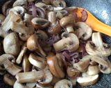 Foto del paso 3 de la receta: Pasta de peperonchino con salsa de funji. Pasta roja con hongo