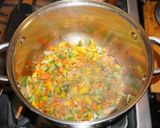 Foto del paso 3 de la receta: Lentejas a la jardinera con arroz azafrán y choricillos
