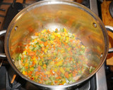Foto del paso 3 de la receta: Lentejas a la jardinera con arroz azafrán y choricillos