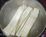 Foto del paso 1 de la receta: Raviolis de calabacín, rellenos de frutos del mar 😜
