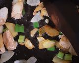 Foto langkah ke 2 dari resep Capcay Otak otak ikan.