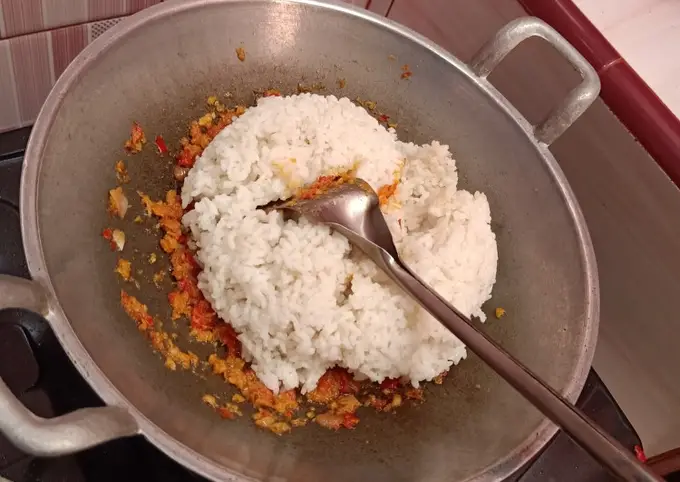 Langkah-langkah untuk membuat Cara bikin Nasi Goreng Simpel Rumahan