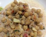 A picture of step 3 of Dahi chana chat.